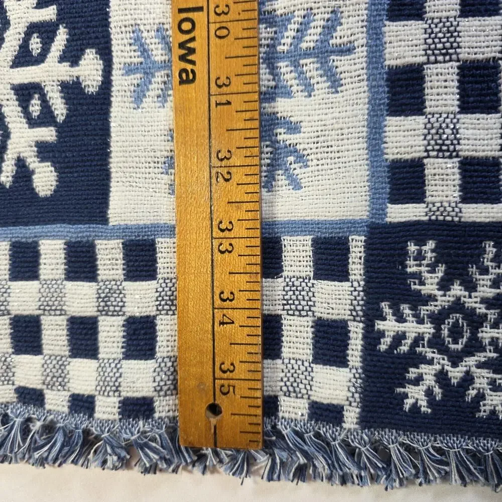Unbranded reversible woven